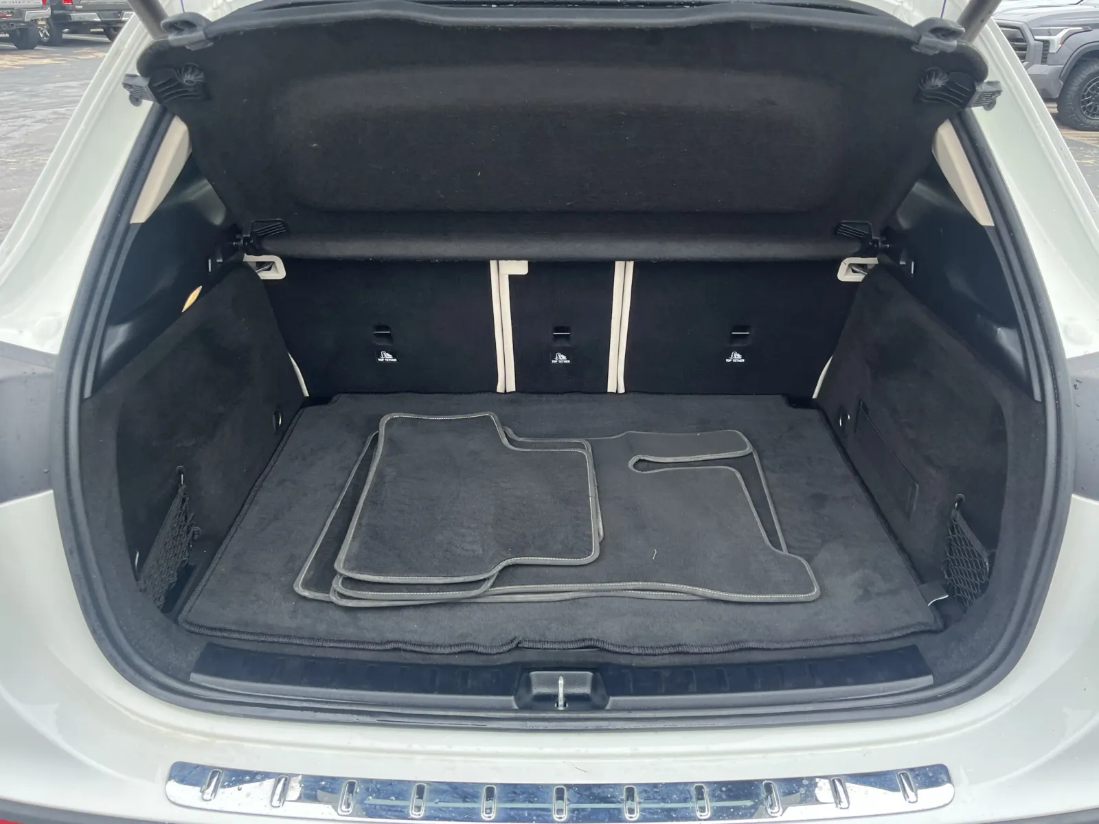 Mercedes-Benz GLA photo 12