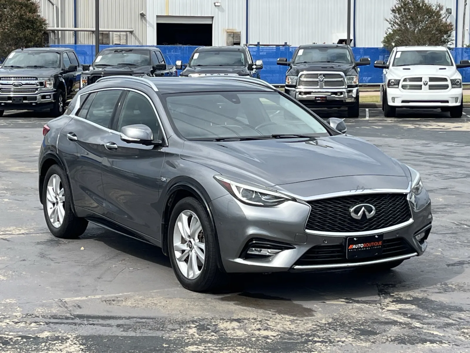 Infiniti QX30 photo 3