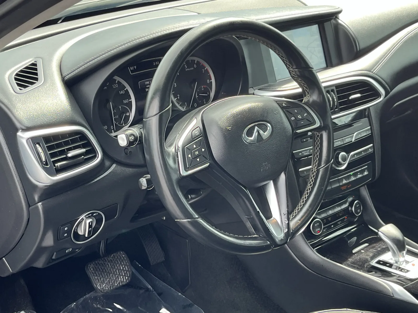 Infiniti QX30 photo 15