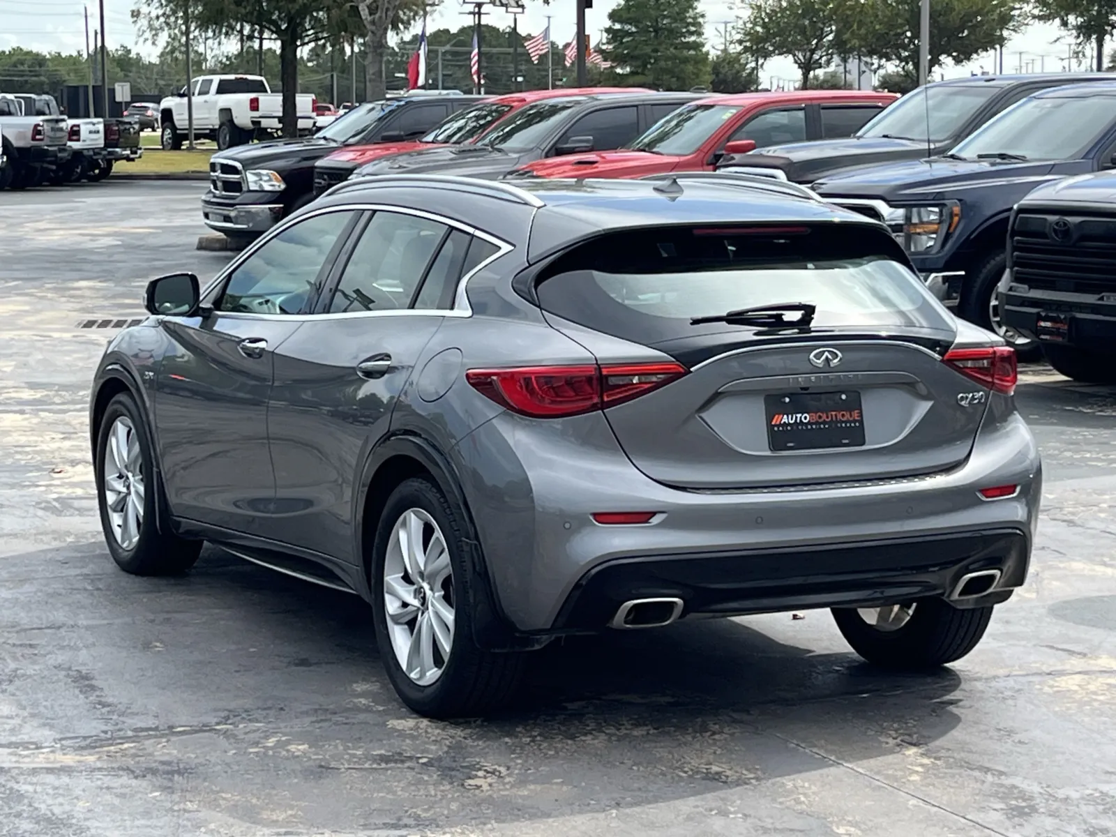 Infiniti QX30 photo 9