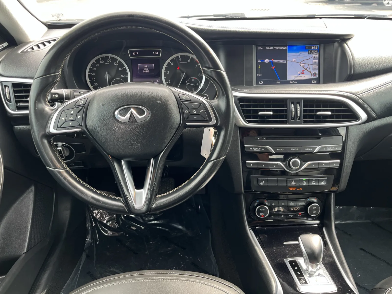 Infiniti QX30 photo 16