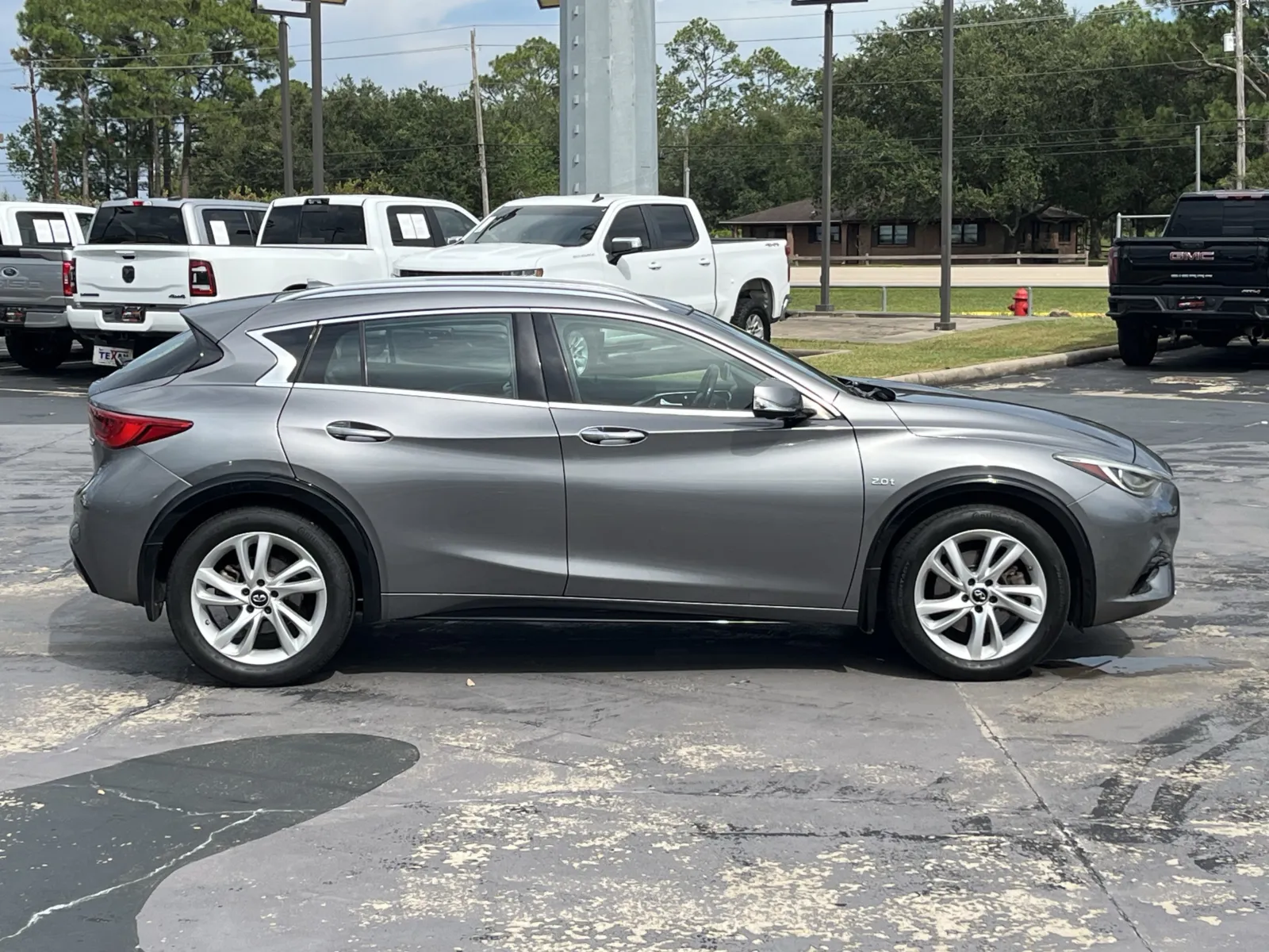 Infiniti QX30 photo 11