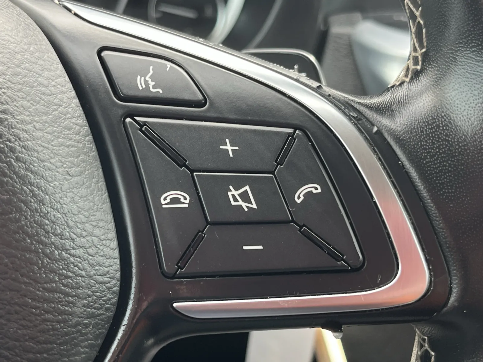 Infiniti QX30 photo 20