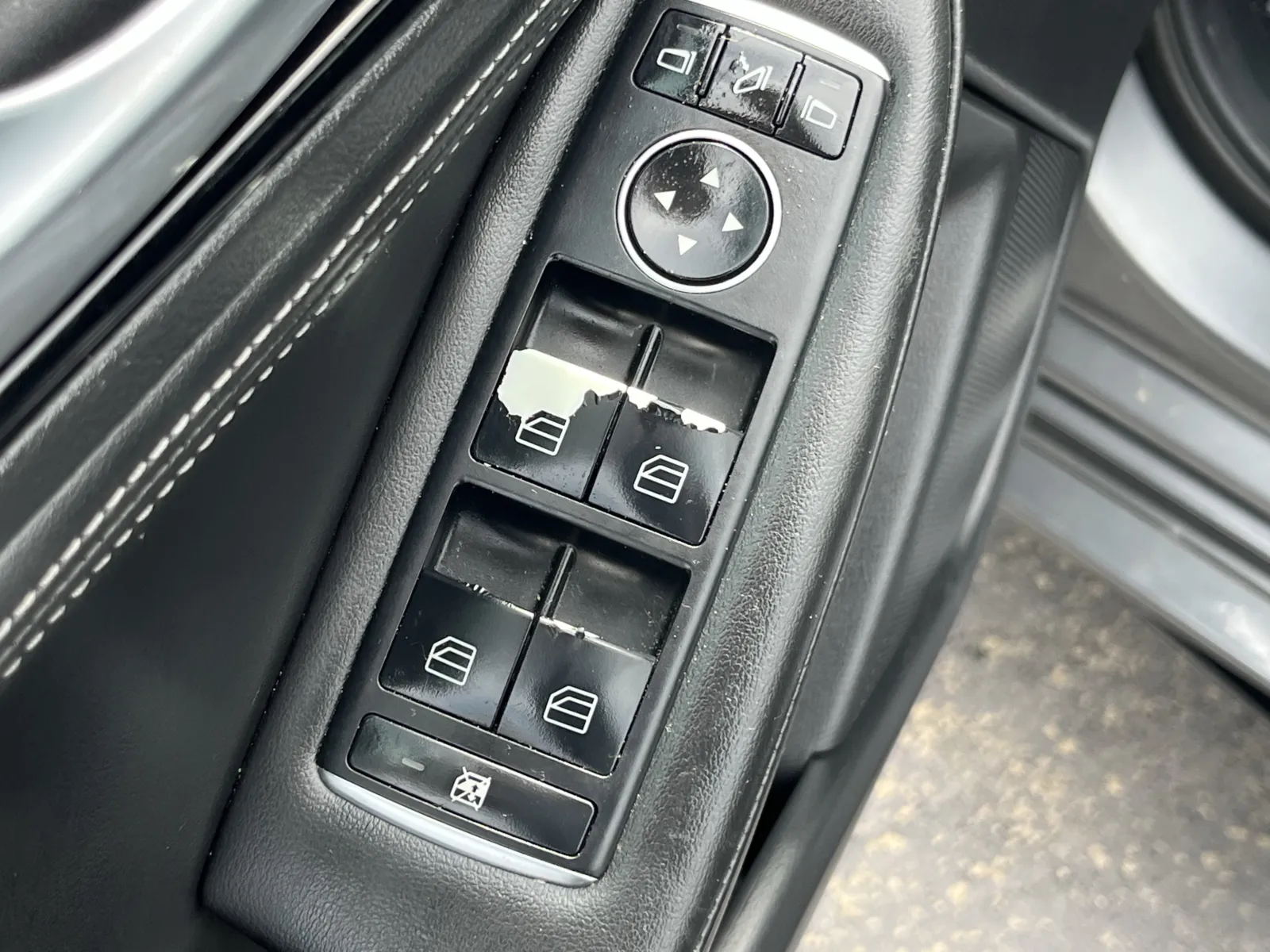 Infiniti QX30 photo 25