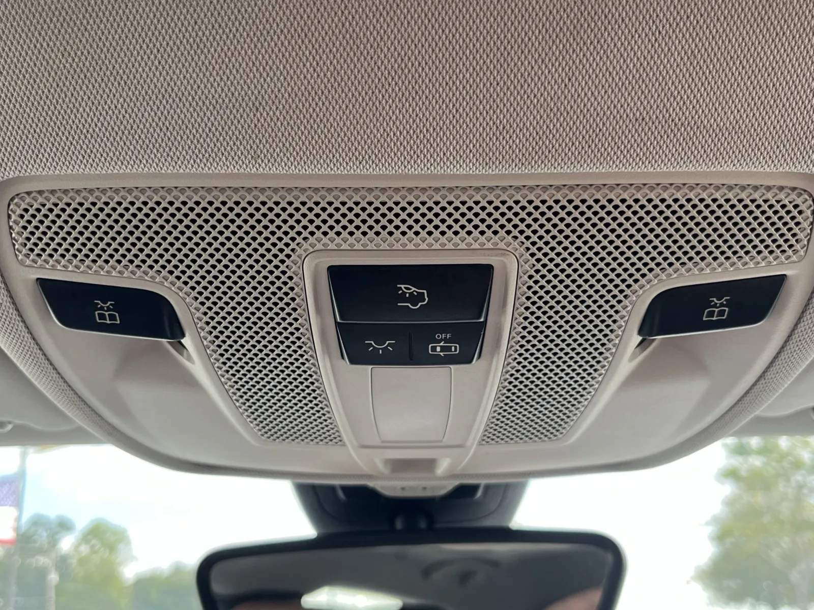 Infiniti QX30 photo 23