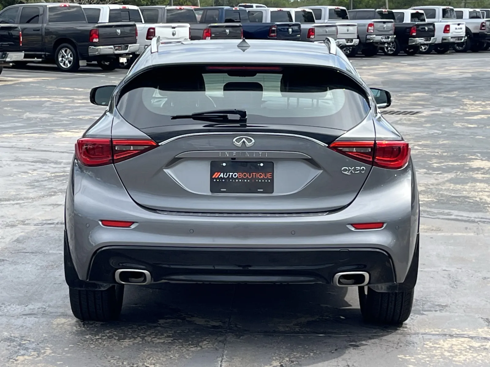 Infiniti QX30 photo 8