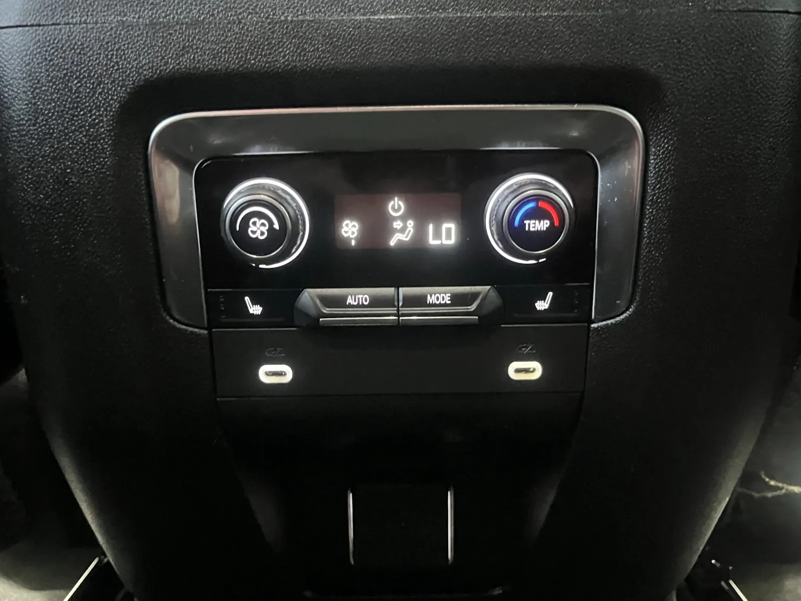 Chevrolet Tahoe photo 27