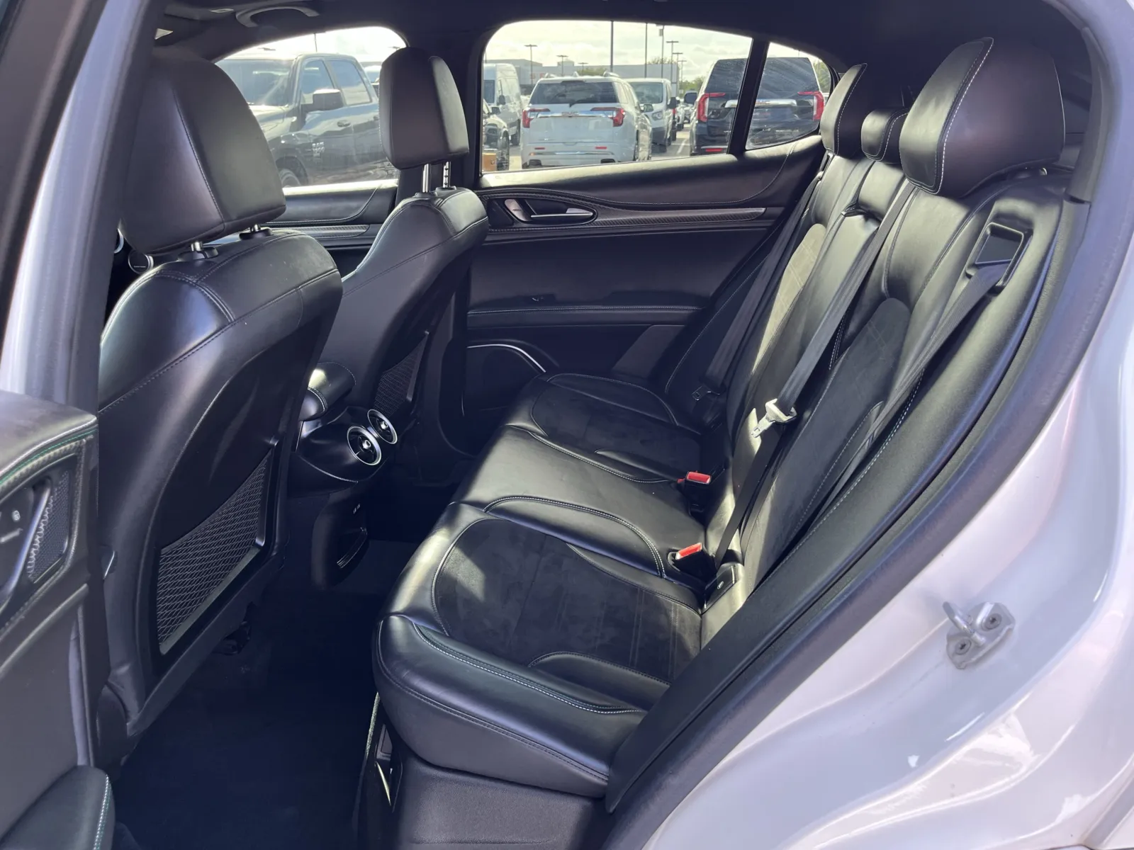 Alfa Romeo Stelvio photo 30