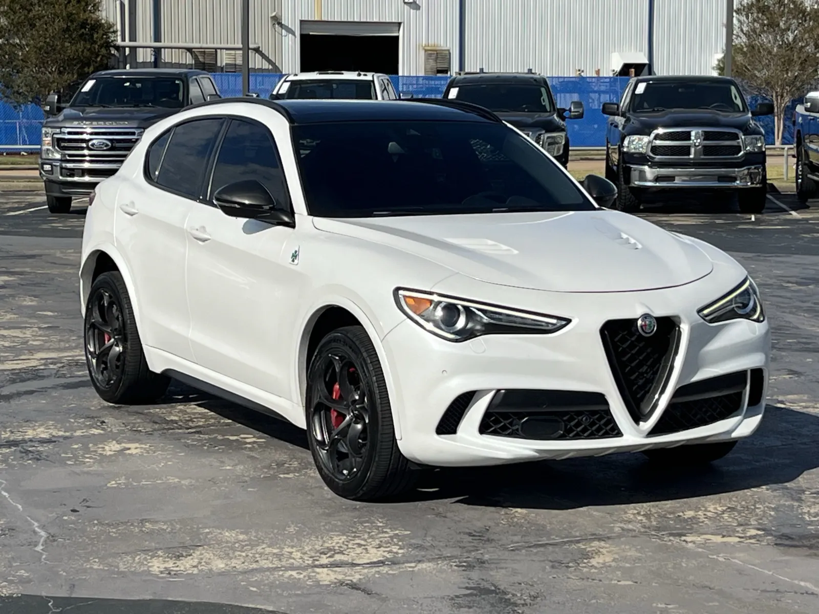 Alfa Romeo Stelvio photo 3