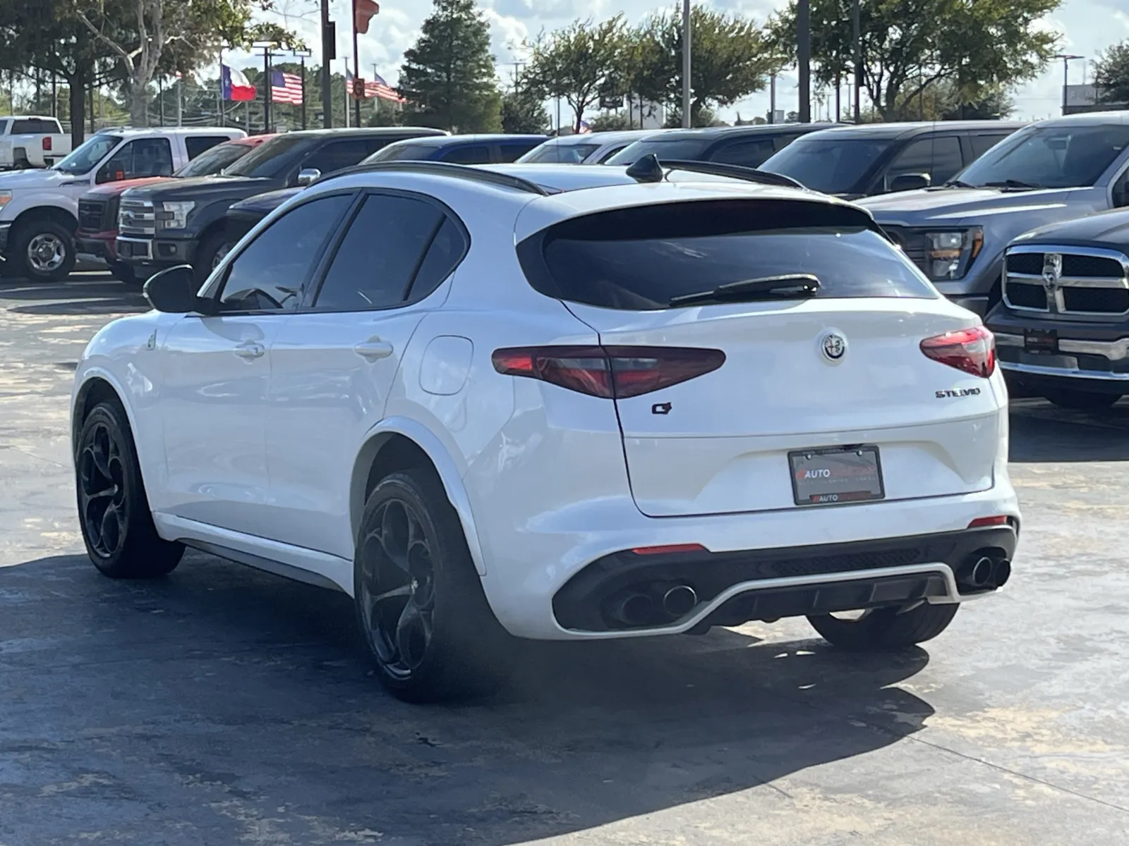 Alfa Romeo Stelvio photo 9