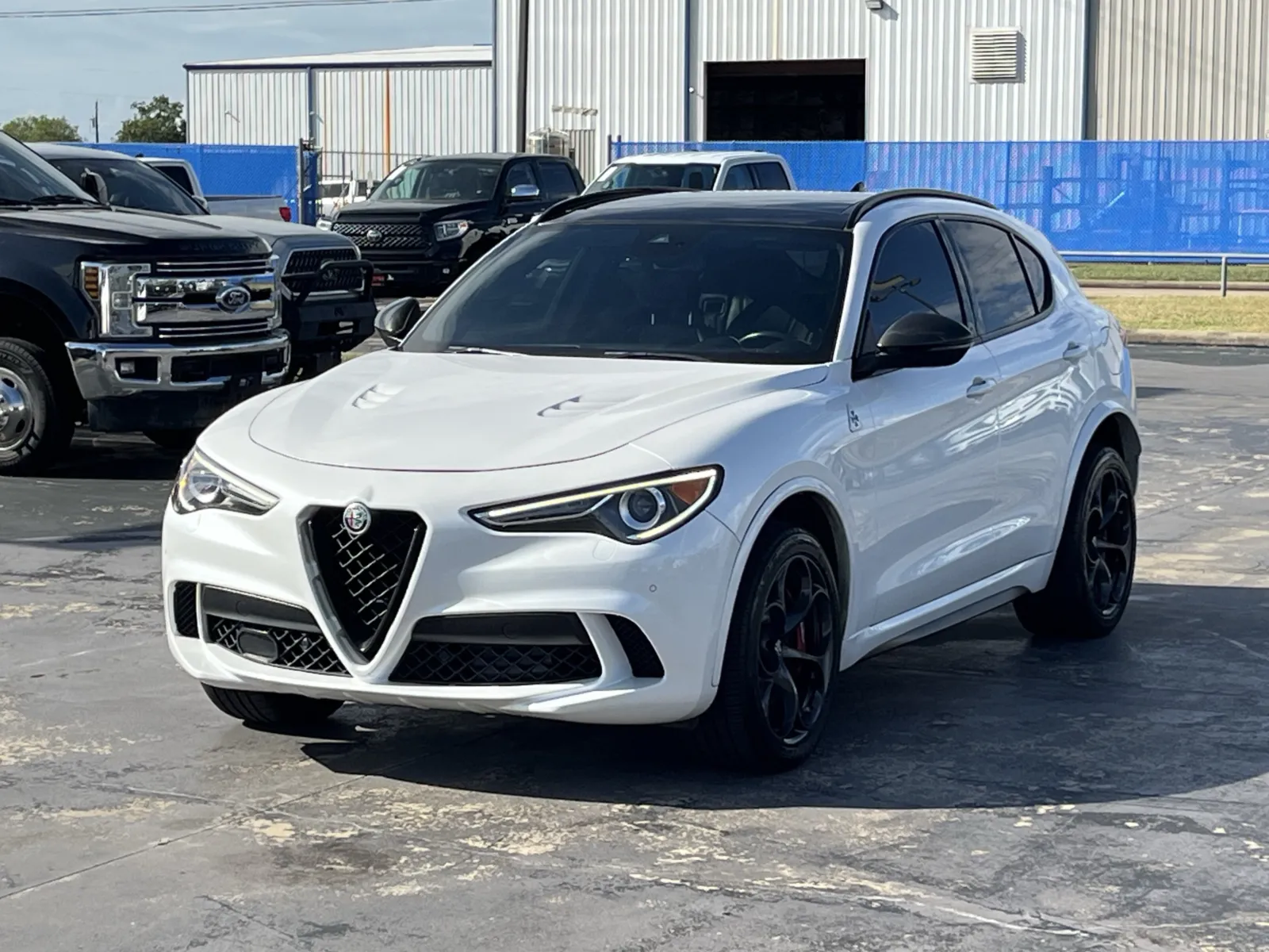 Alfa Romeo Stelvio photo 2