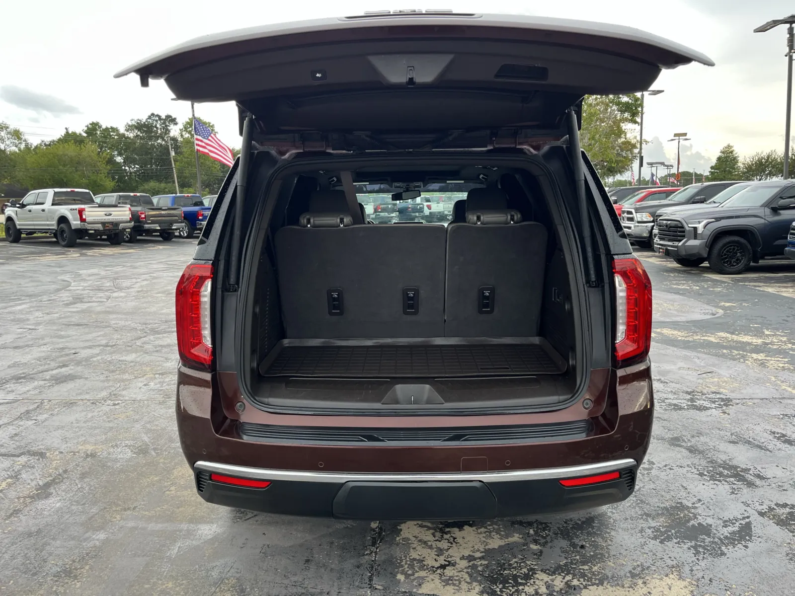 GMC Yukon photo 12