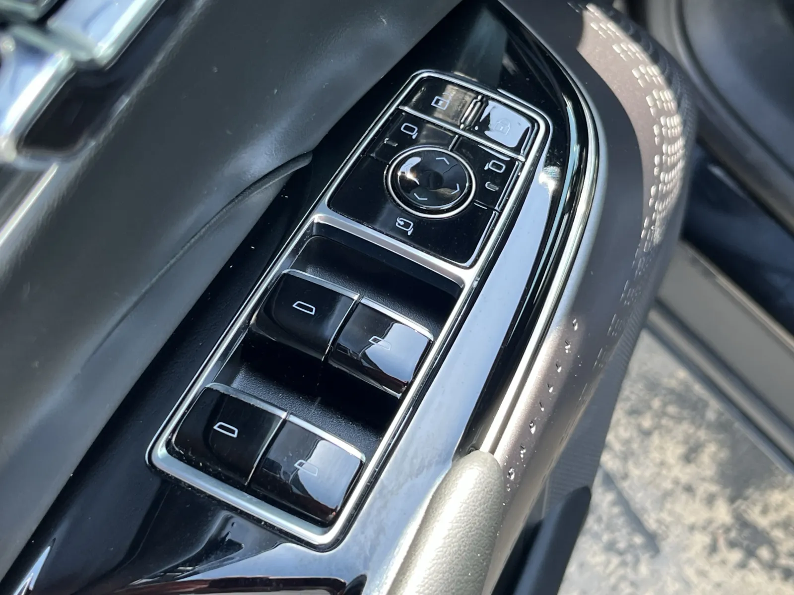 Cadillac Lyriq photo 22
