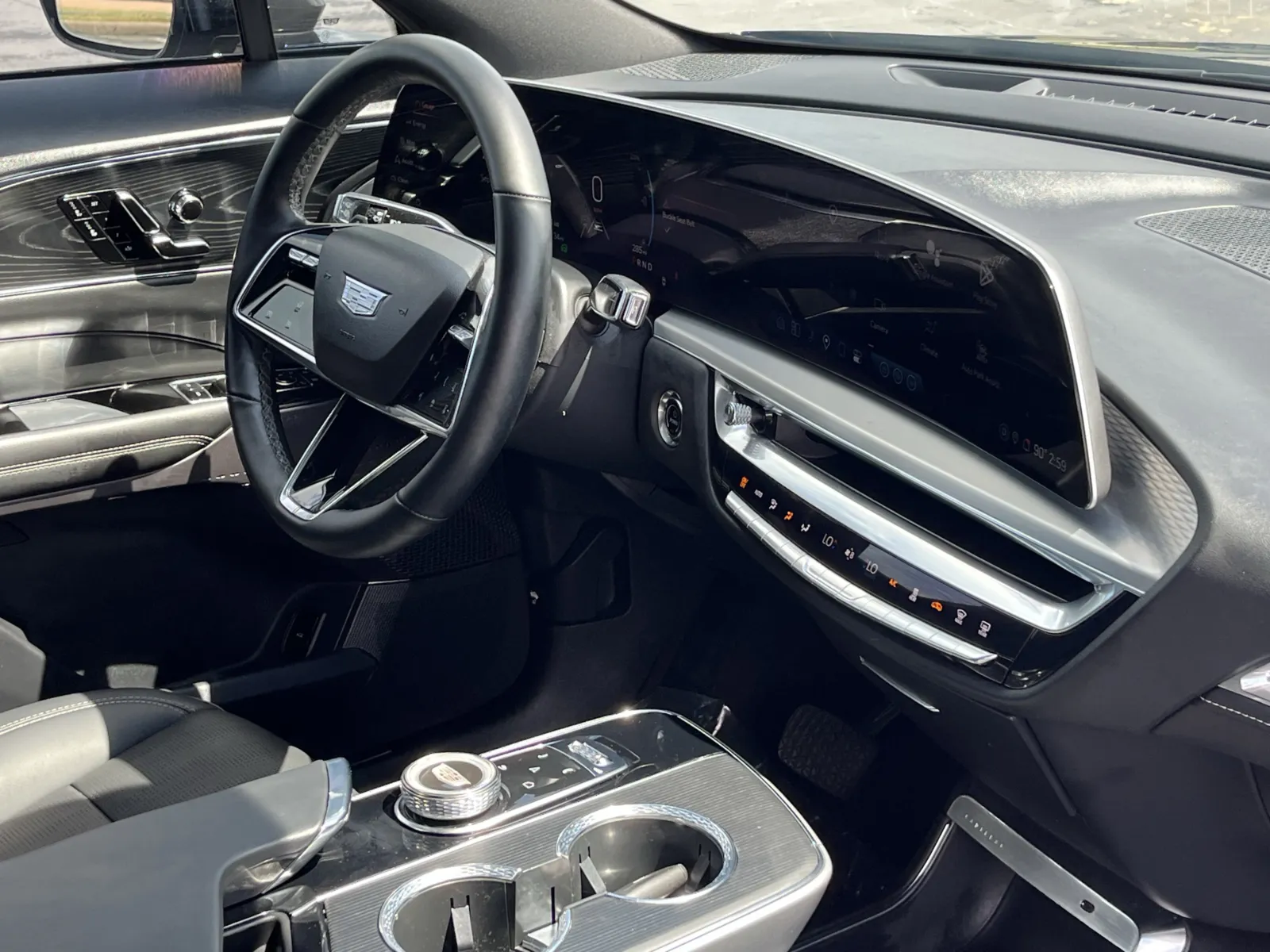 Cadillac Lyriq photo 14