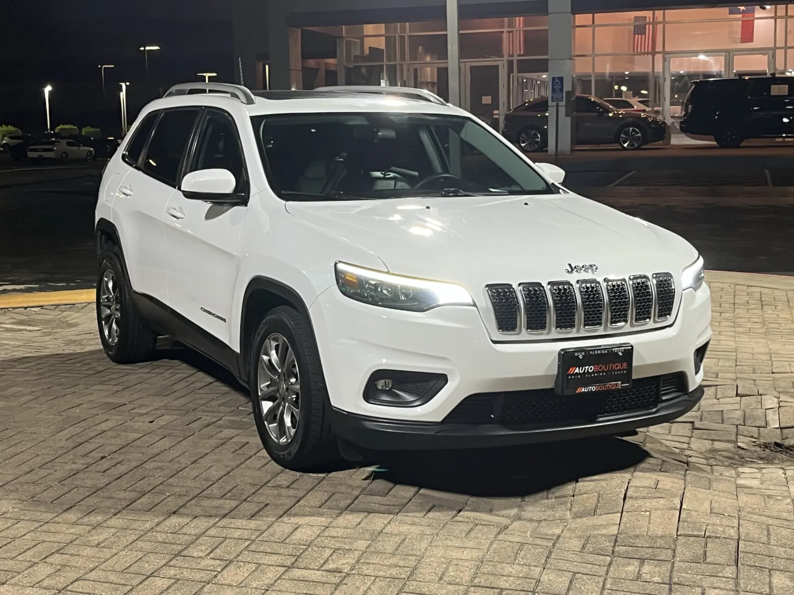 Jeep Cherokee photo 3