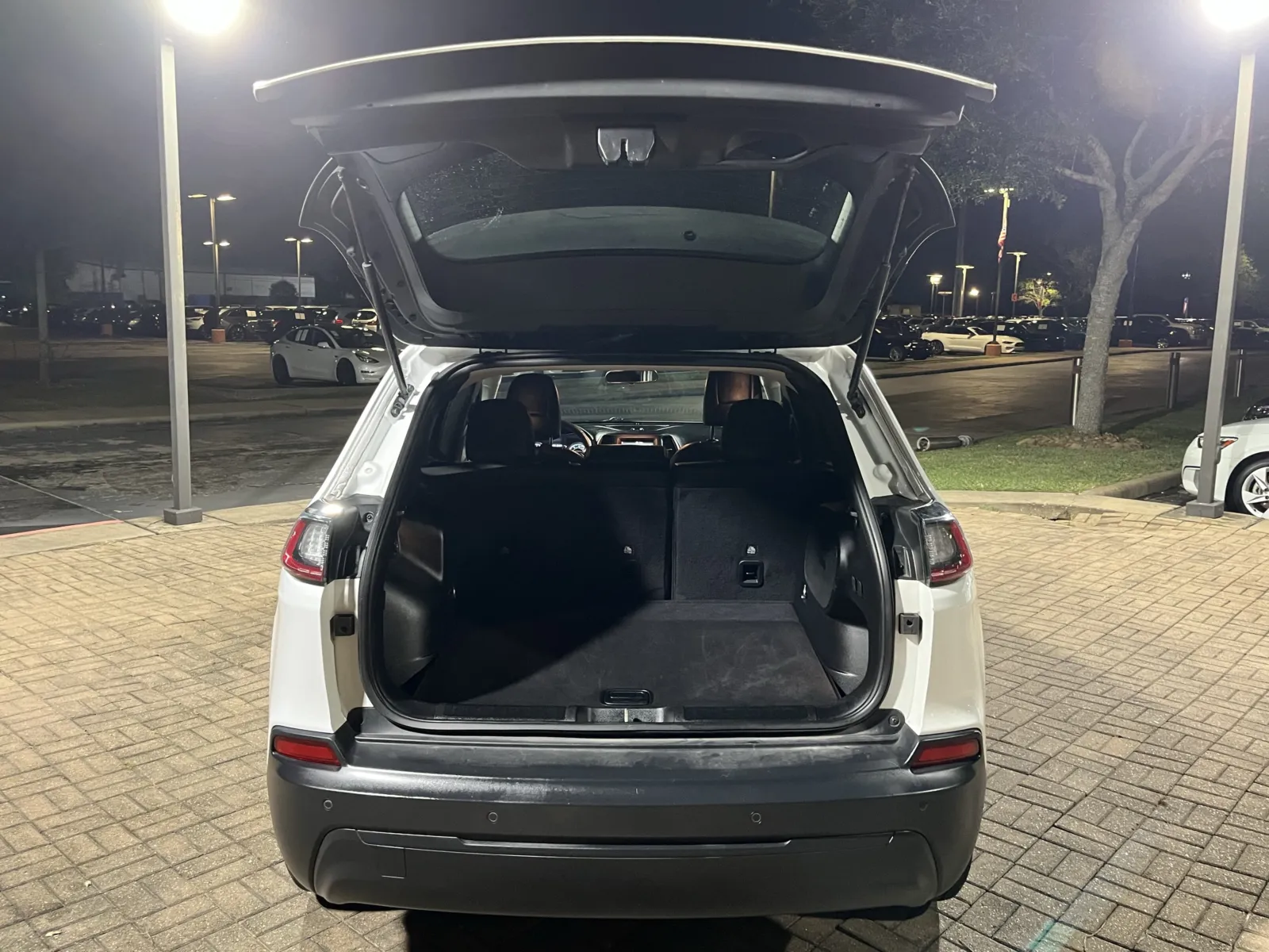 Jeep Cherokee photo 12