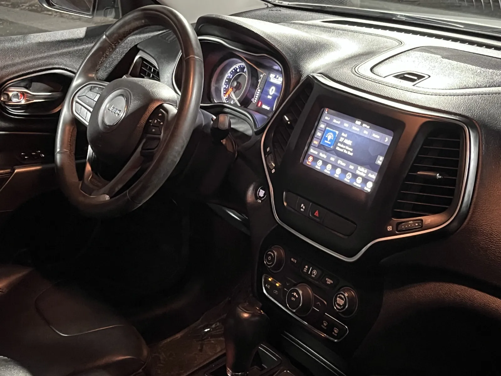 Jeep Cherokee photo 16