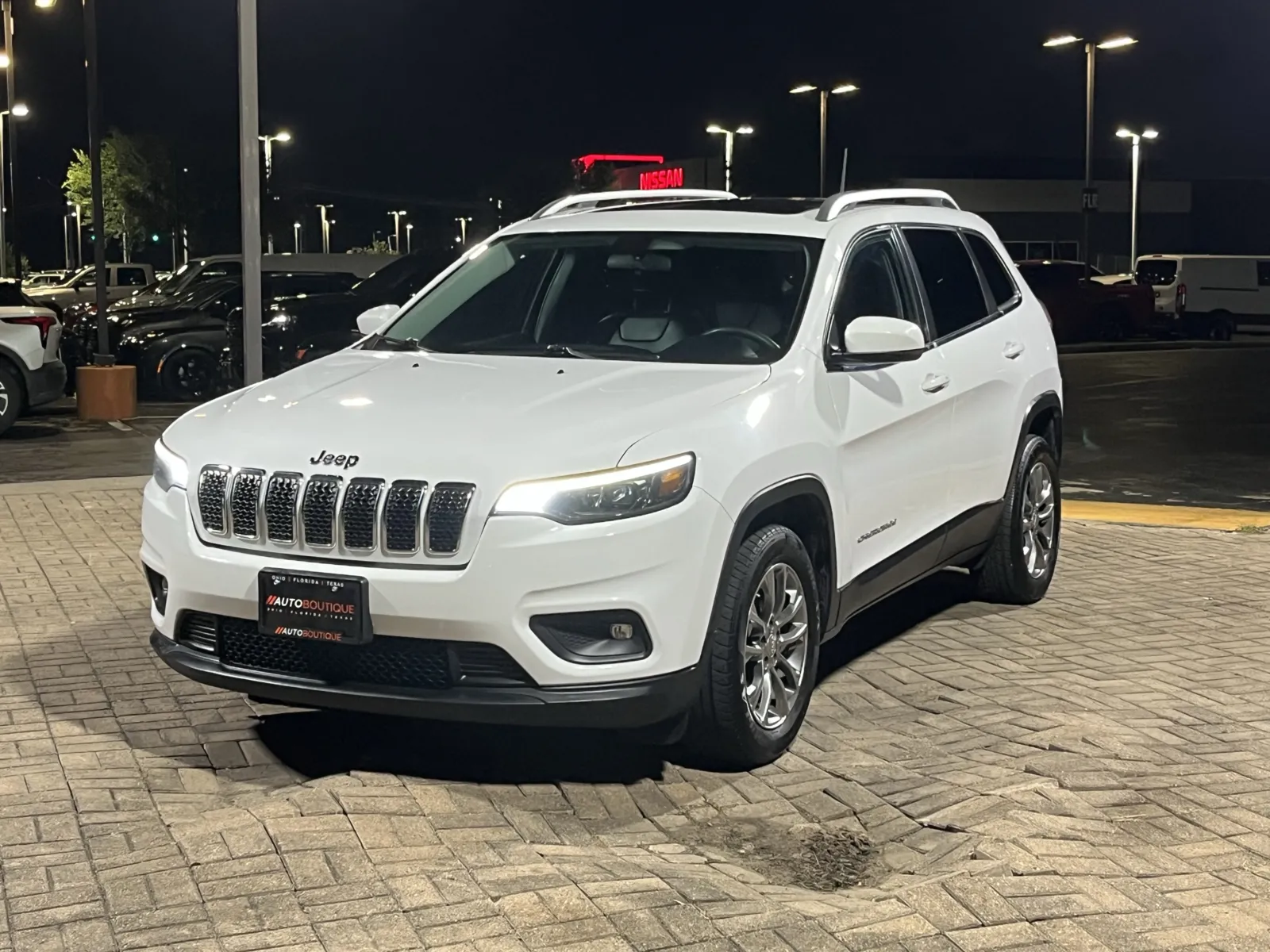 Jeep Cherokee photo 2