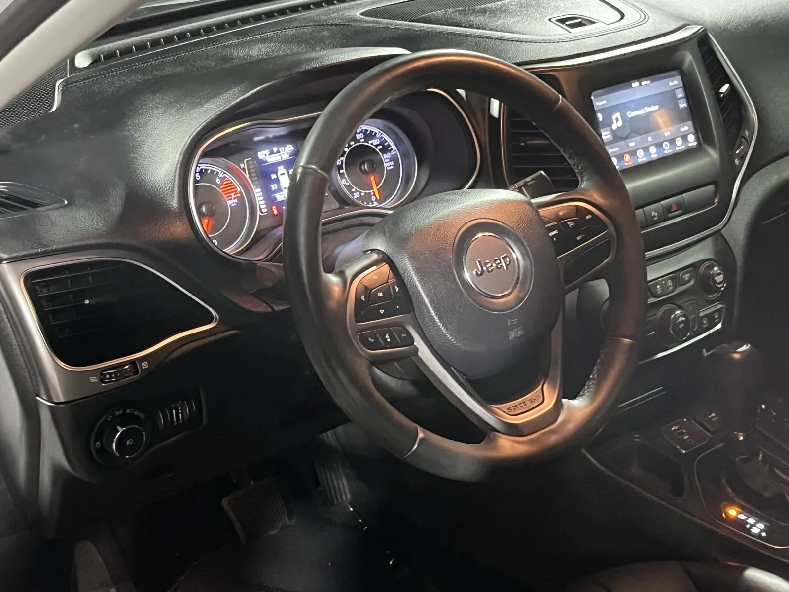 Jeep Cherokee photo 15
