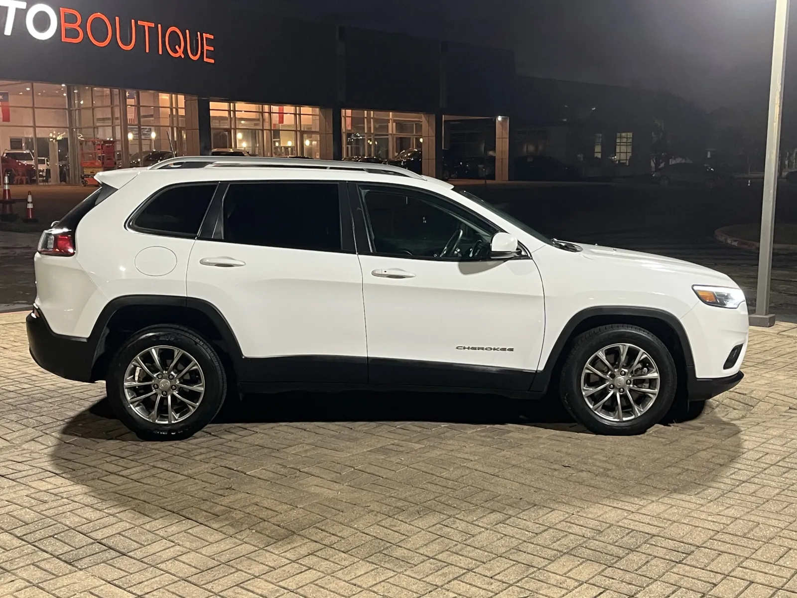 Jeep Cherokee photo 11