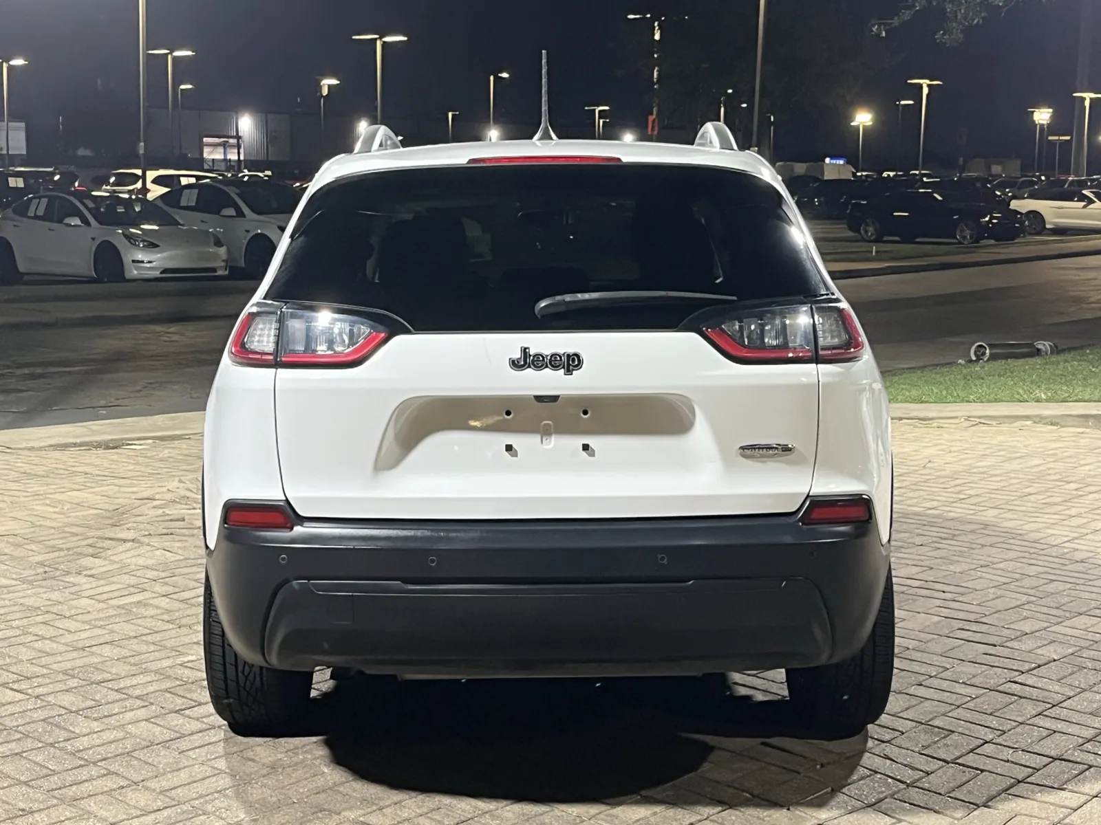 Jeep Cherokee photo 8
