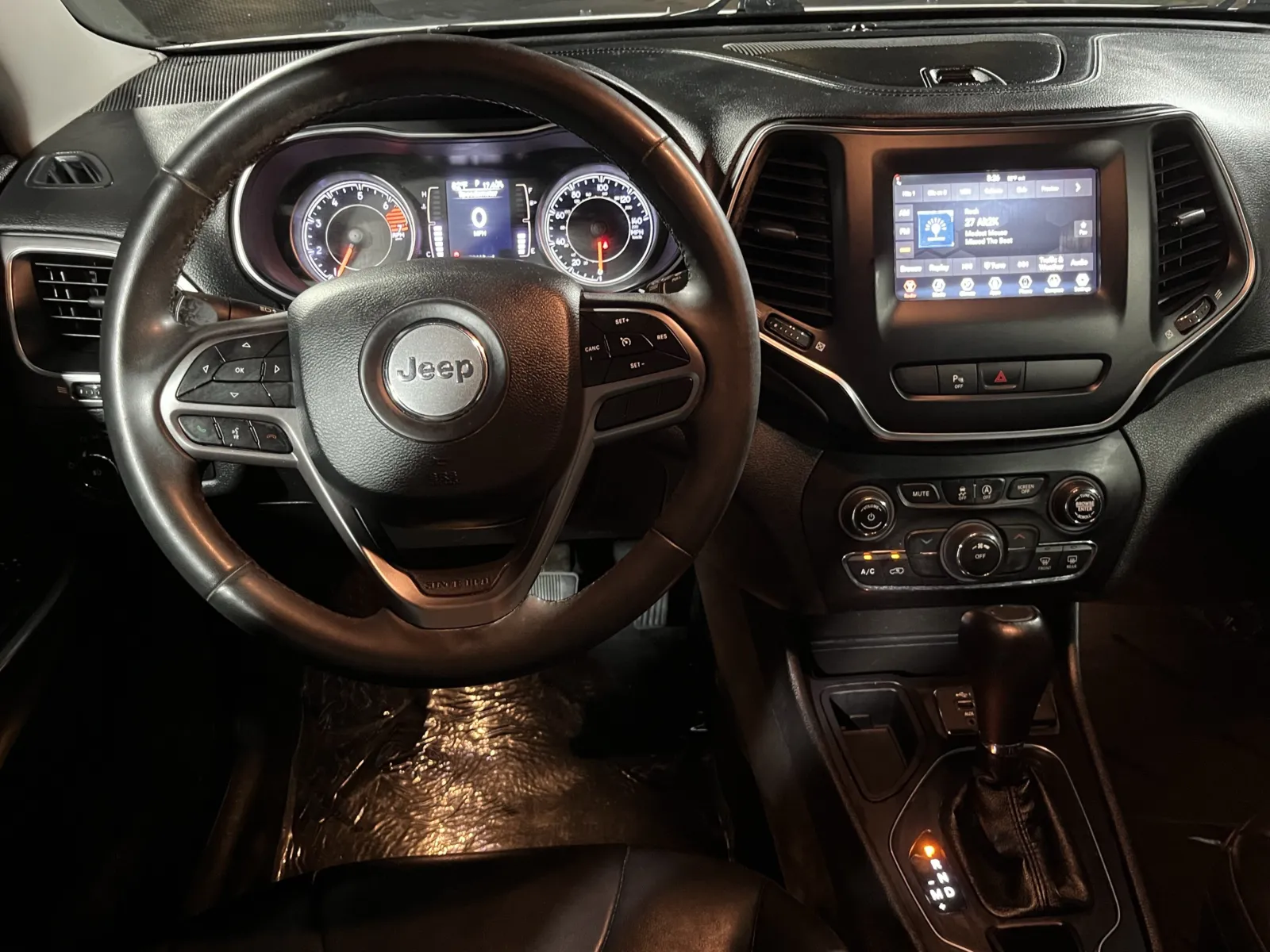 Jeep Cherokee photo 17