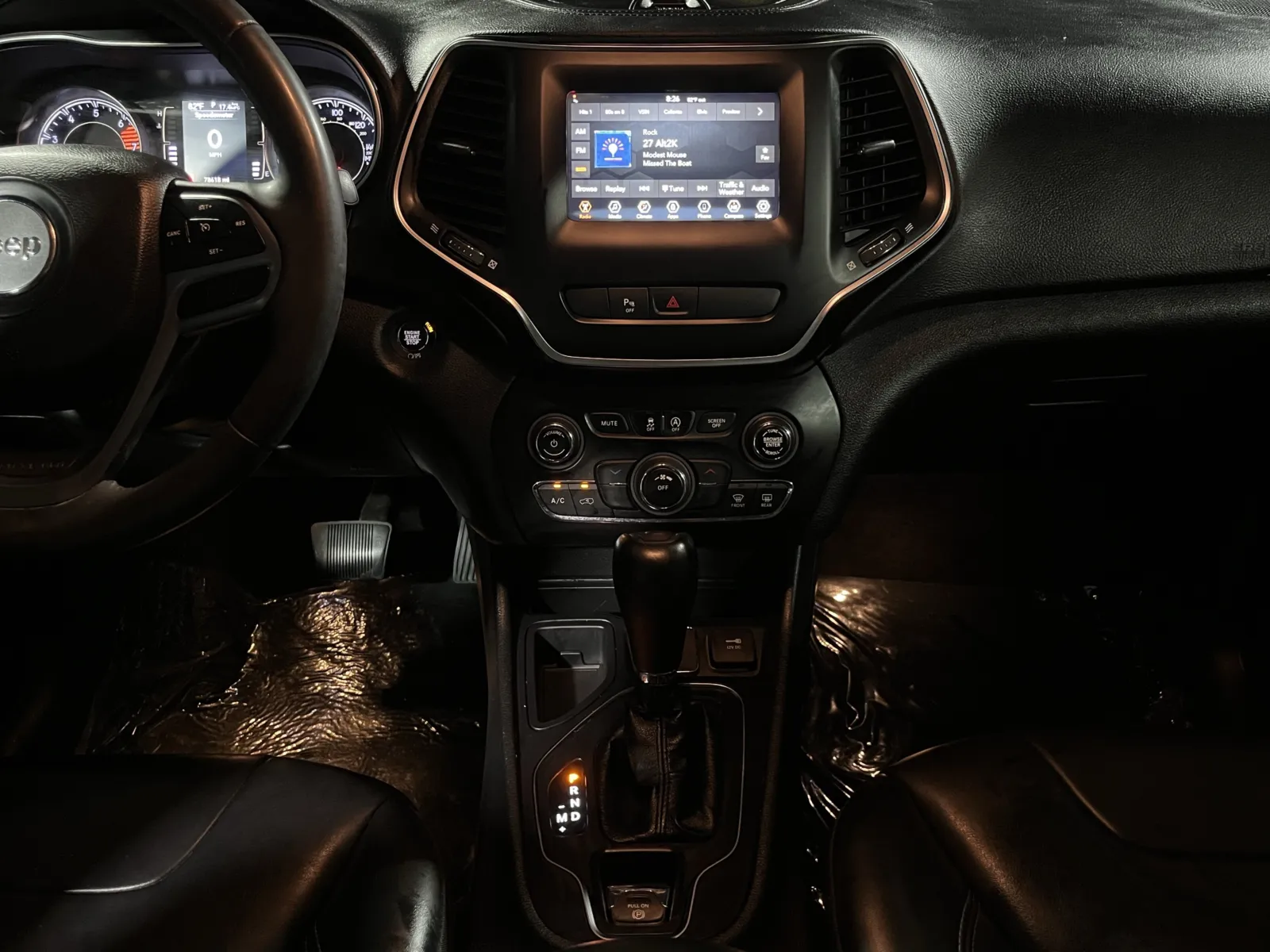 Jeep Cherokee photo 24