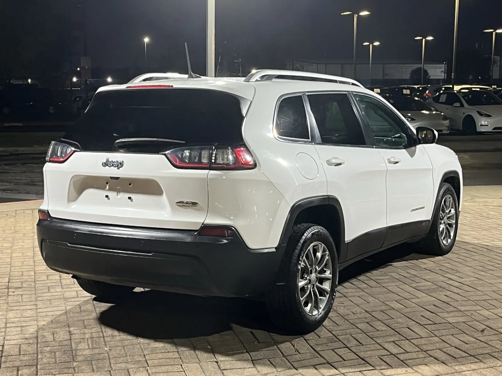 Jeep Cherokee photo 9