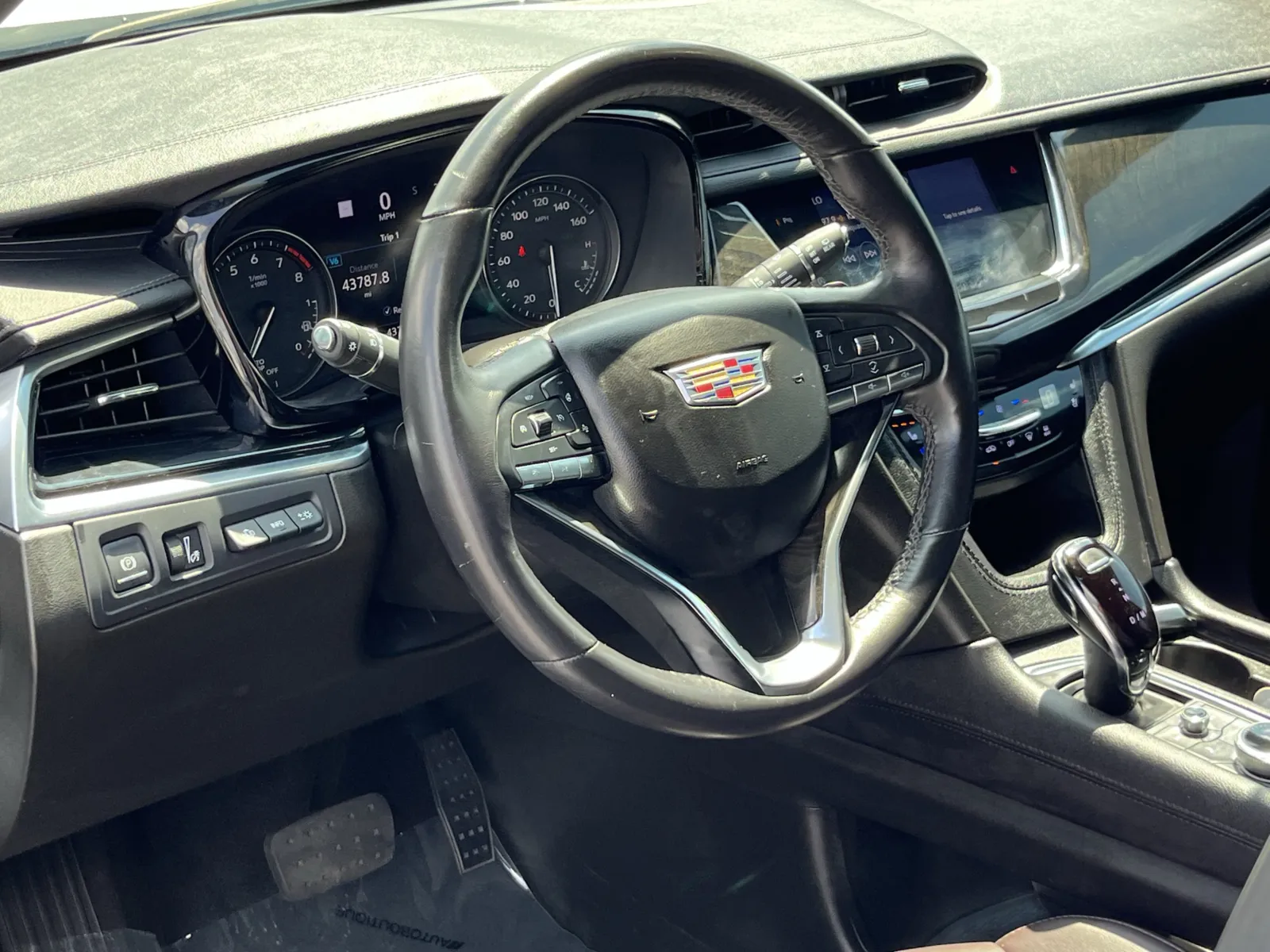 Cadillac XT6 photo 12
