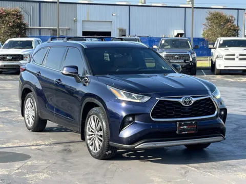 Another view of 2020 Toyota Highlander Platinum for sale in Alvin, TX at Auto Boutique Texas