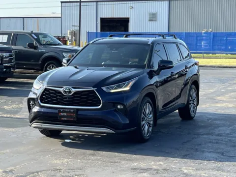 Photos of 2020 Toyota Highlander Platinum for sale in Alvin, TX at Auto Boutique Texas