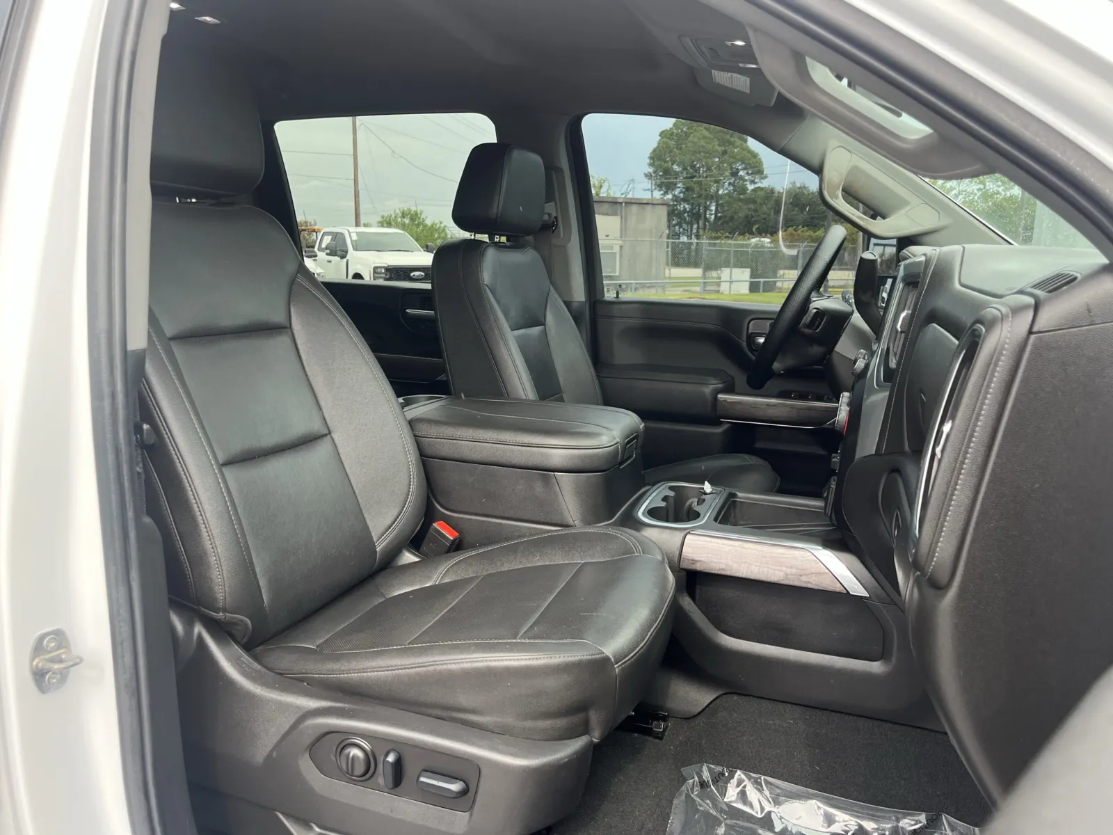 Chevrolet Silverado photo 26