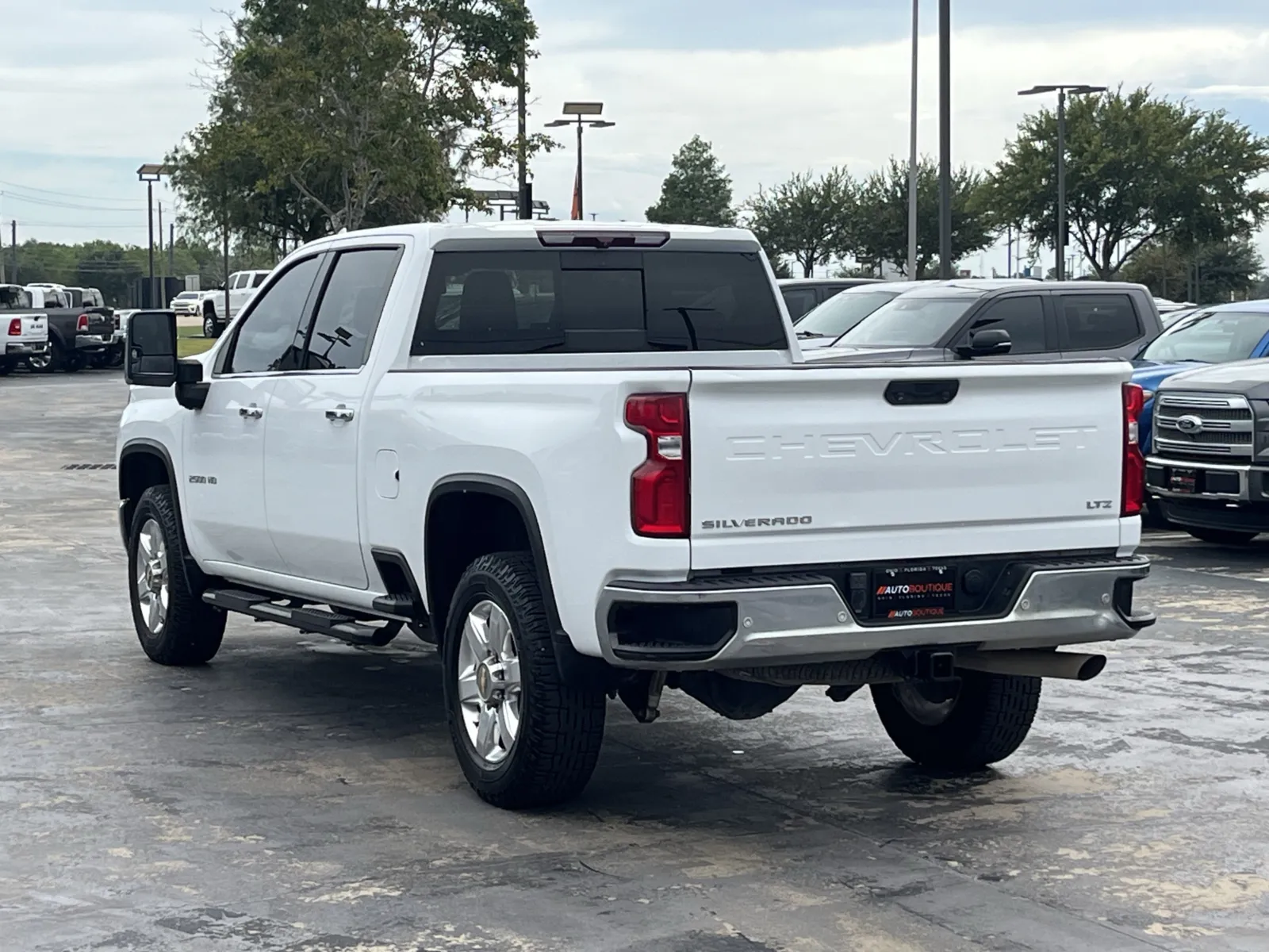 Chevrolet Silverado photo 9
