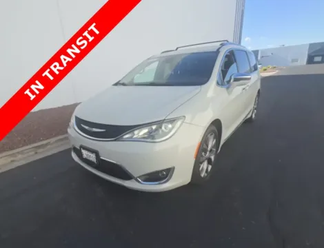 White 2019 Chrysler Pacifica Limited for sale in Alvin, TX