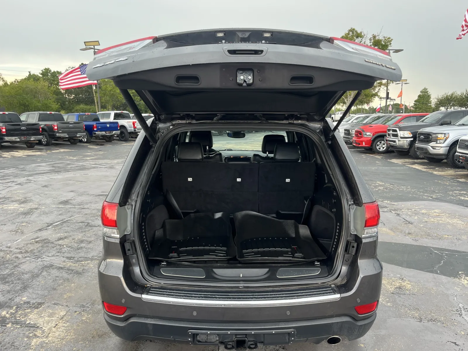 Jeep Grand Cherokee photo 11