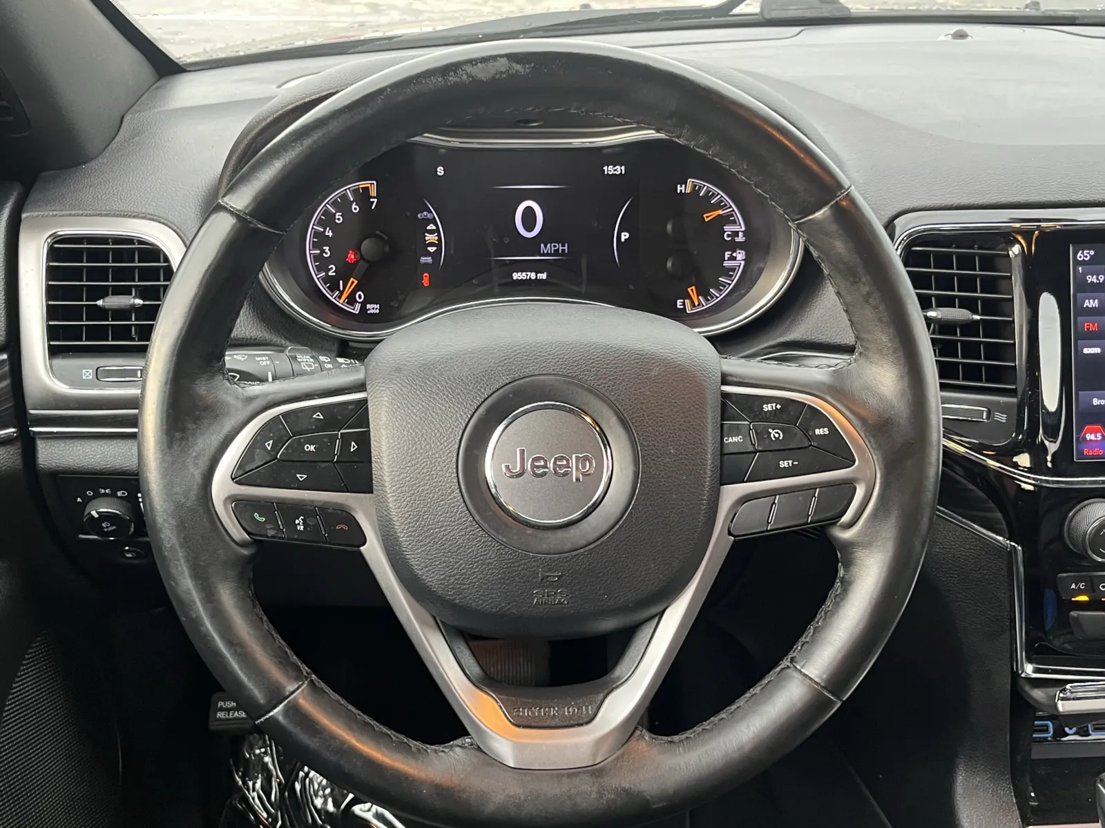 Jeep Grand Cherokee photo 17