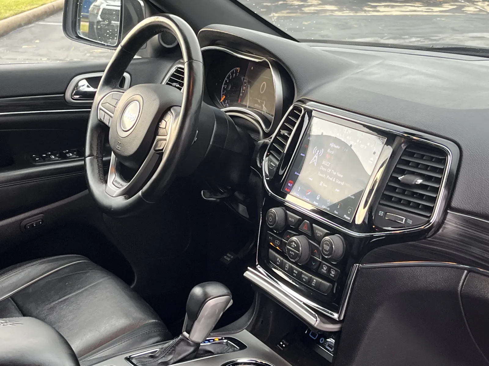 Jeep Grand Cherokee photo 15