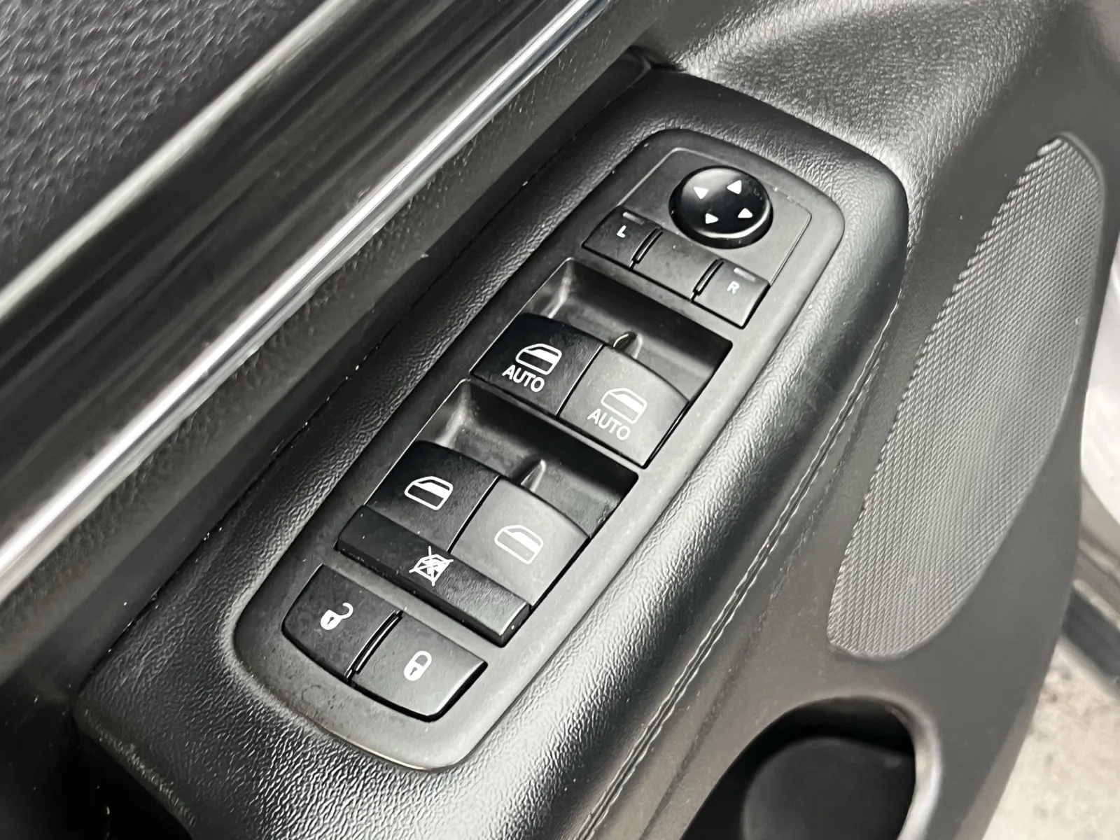 Jeep Grand Cherokee photo 24