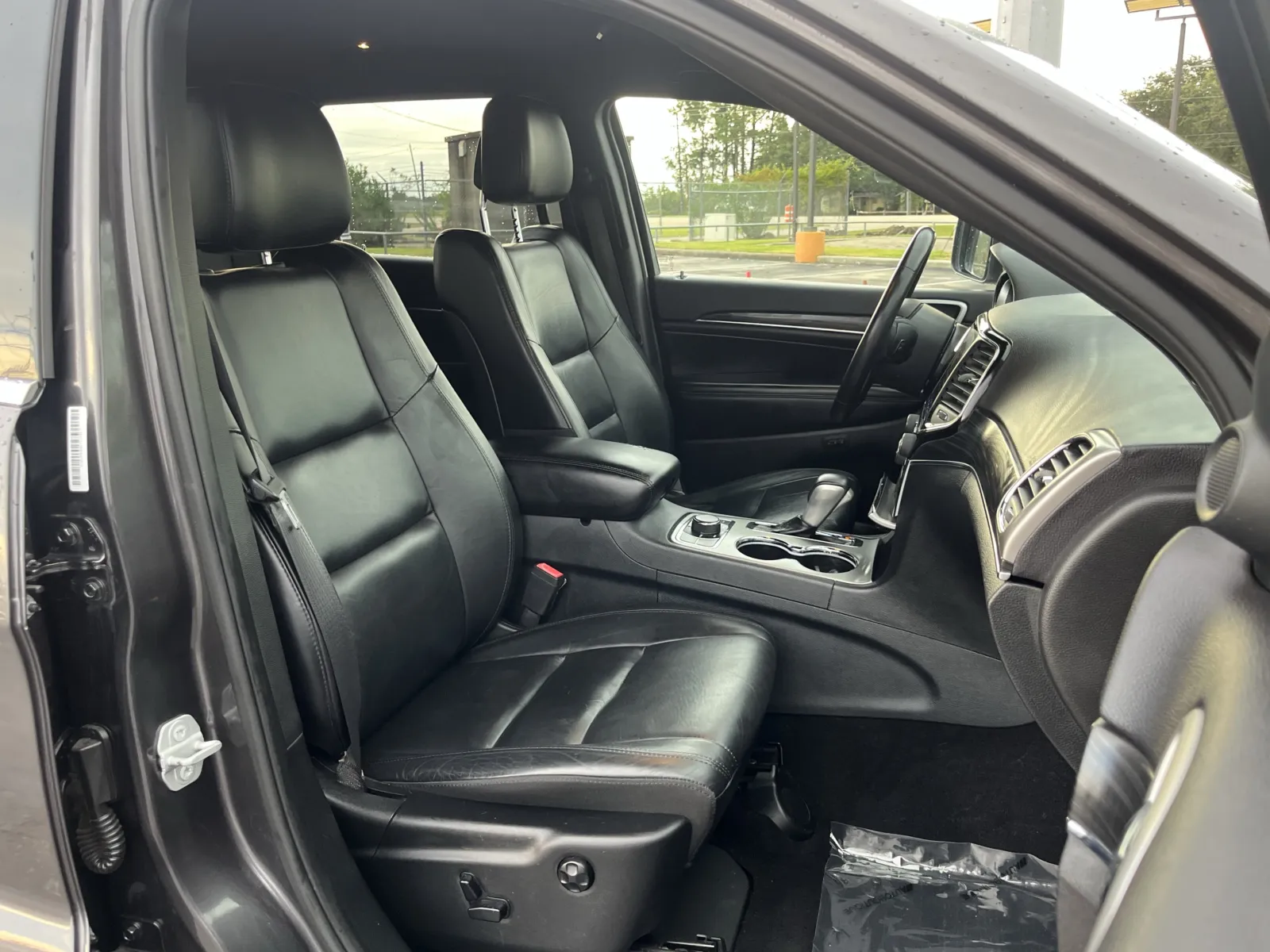 Jeep Grand Cherokee photo 28