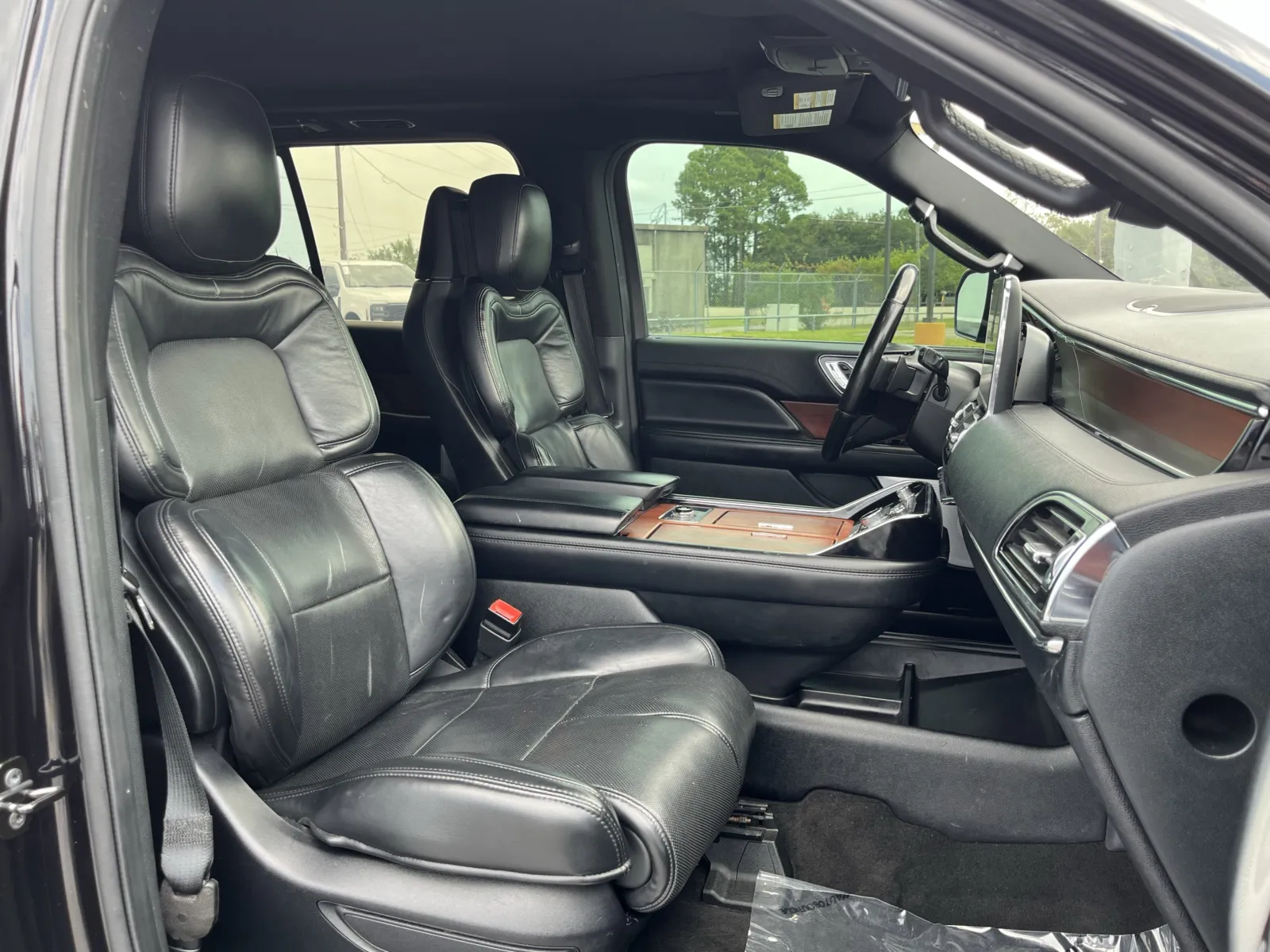Lincoln Navigator photo 29