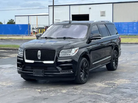 Photos of 2020 Lincoln Navigator Reserve for sale in Alvin, TX at Auto Boutique Texas