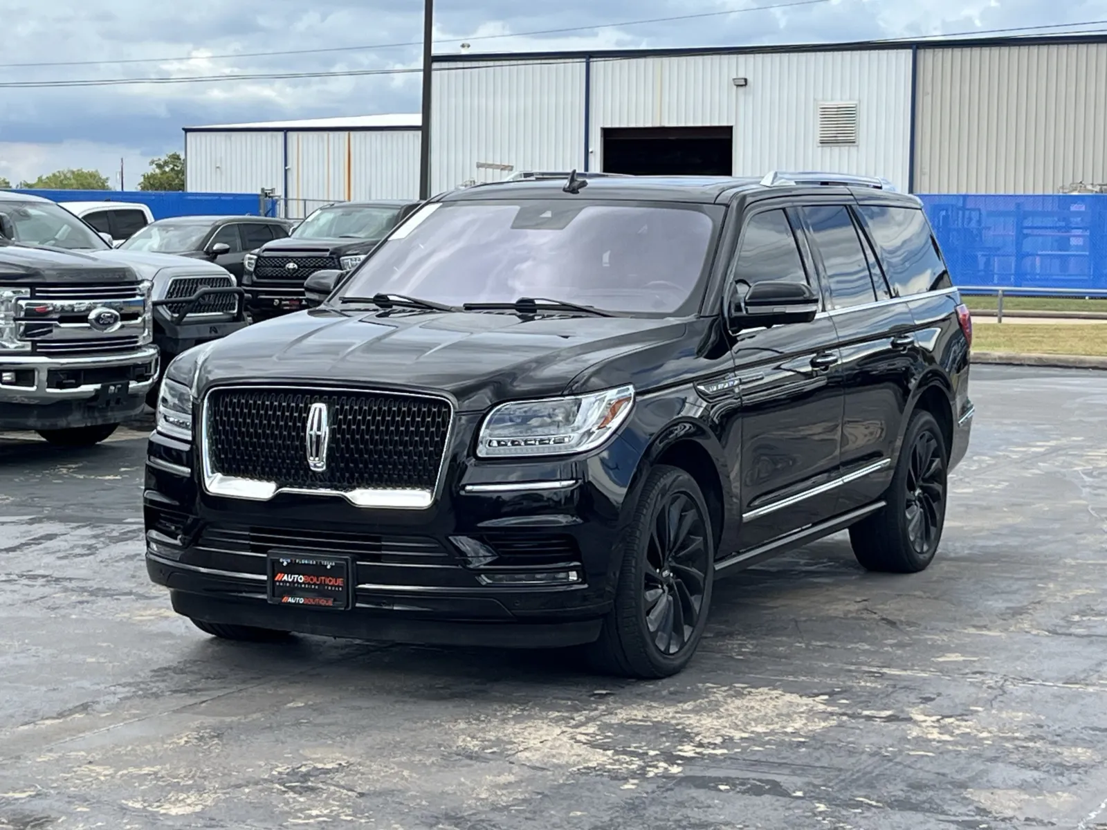Lincoln Navigator photo 2