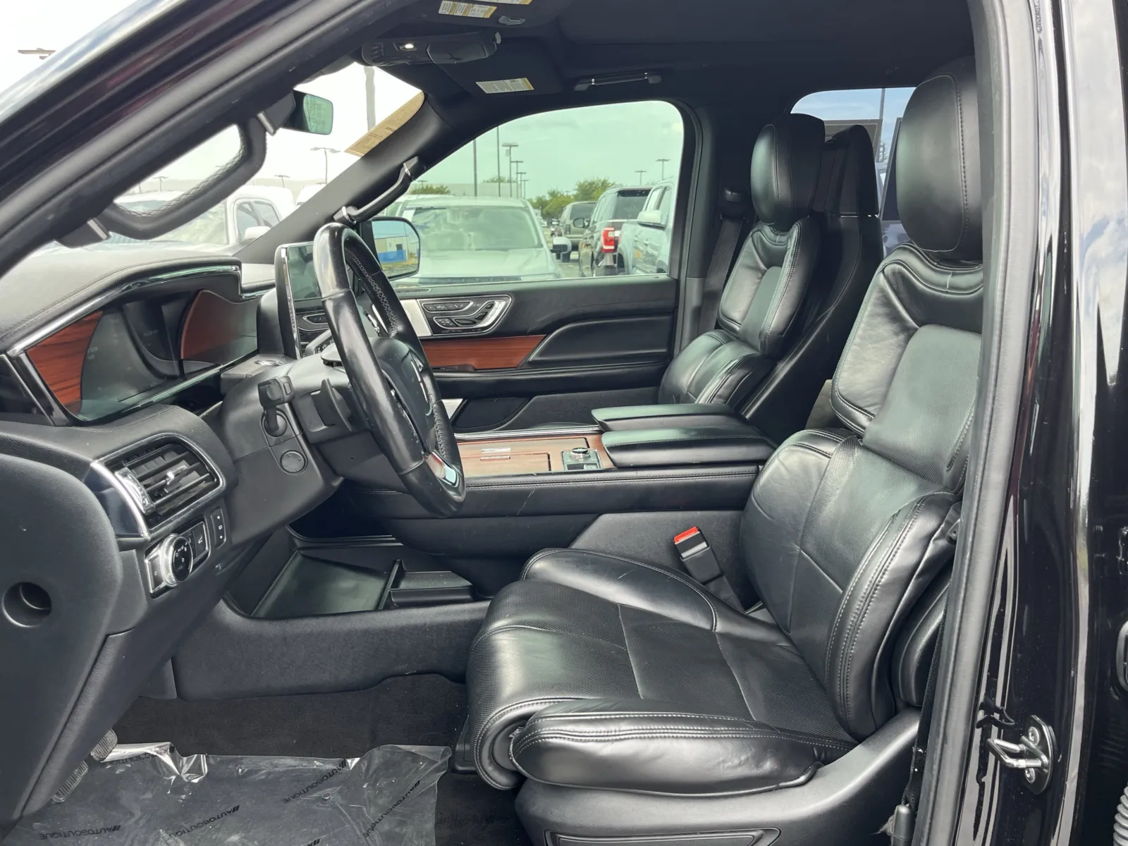 Lincoln Navigator photo 28