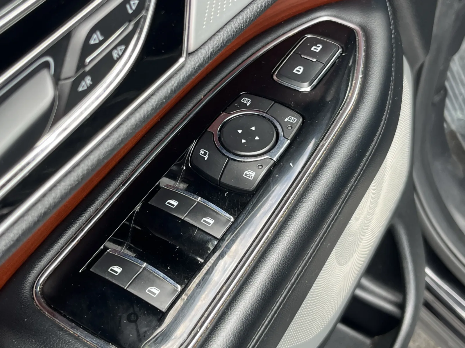 Lincoln Navigator photo 24