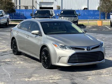 Another view of 2018 Toyota Avalon Limited for sale in Alvin, TX at Auto Boutique Texas
