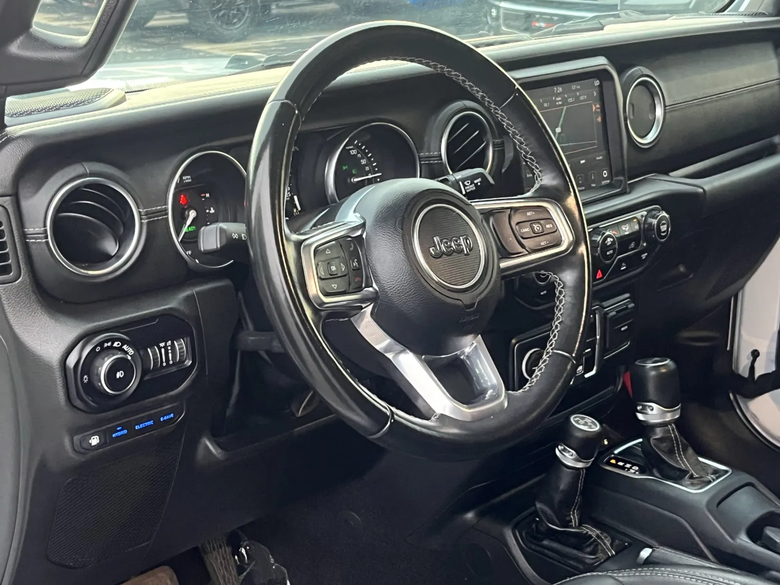 Jeep Wrangler photo 14