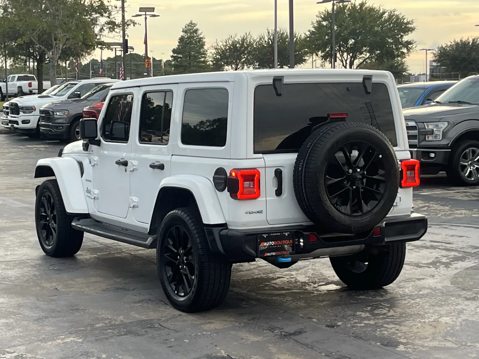 Jeep Wrangler photo 8