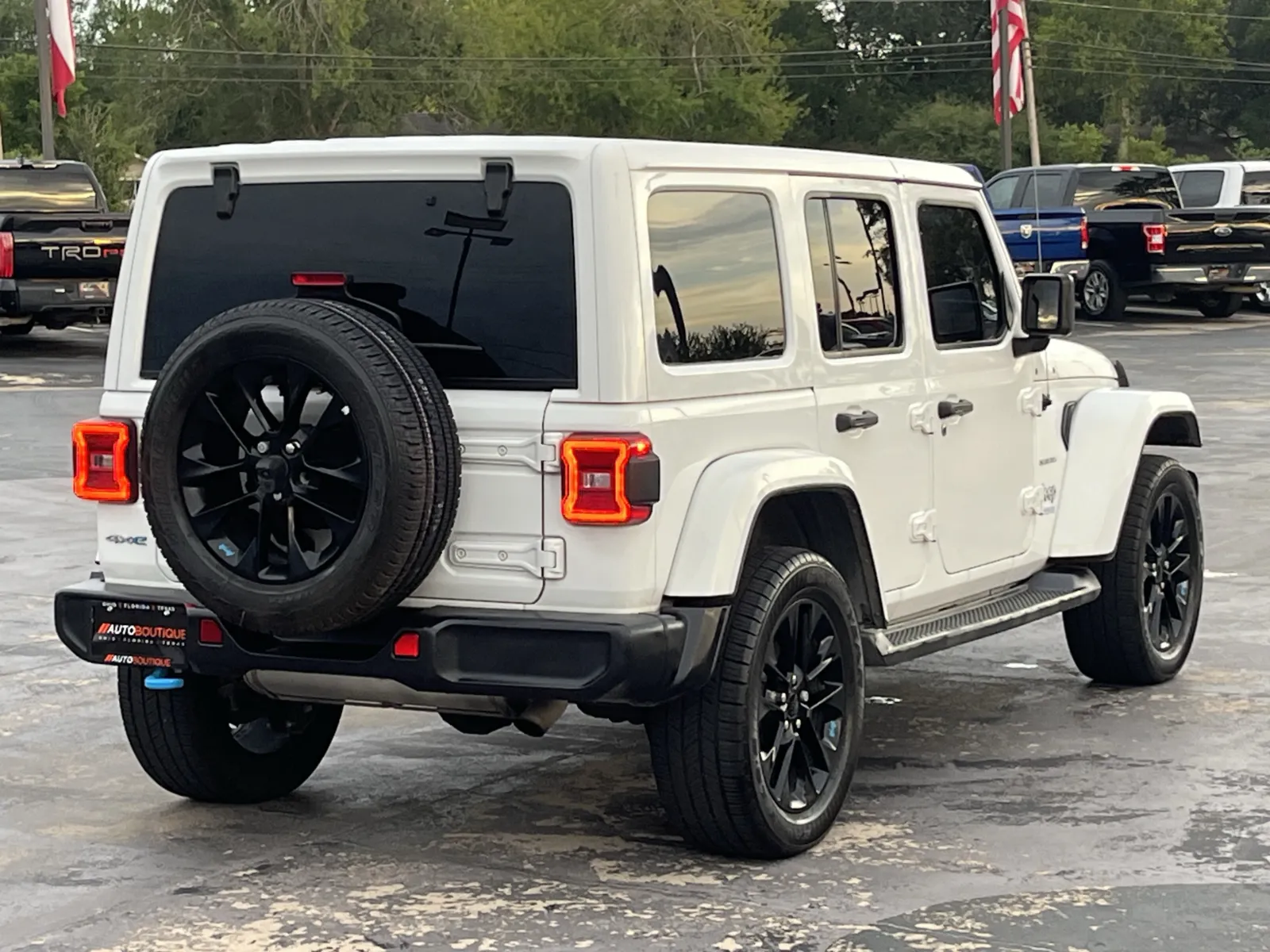 Jeep Wrangler photo 9