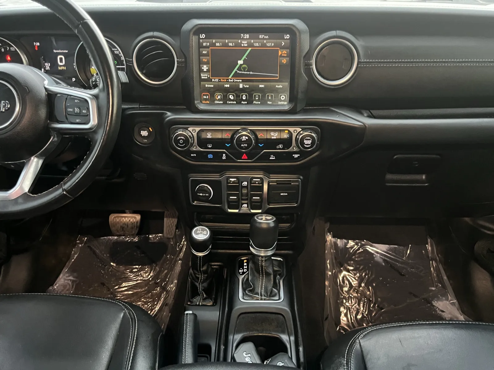 Jeep Wrangler photo 22