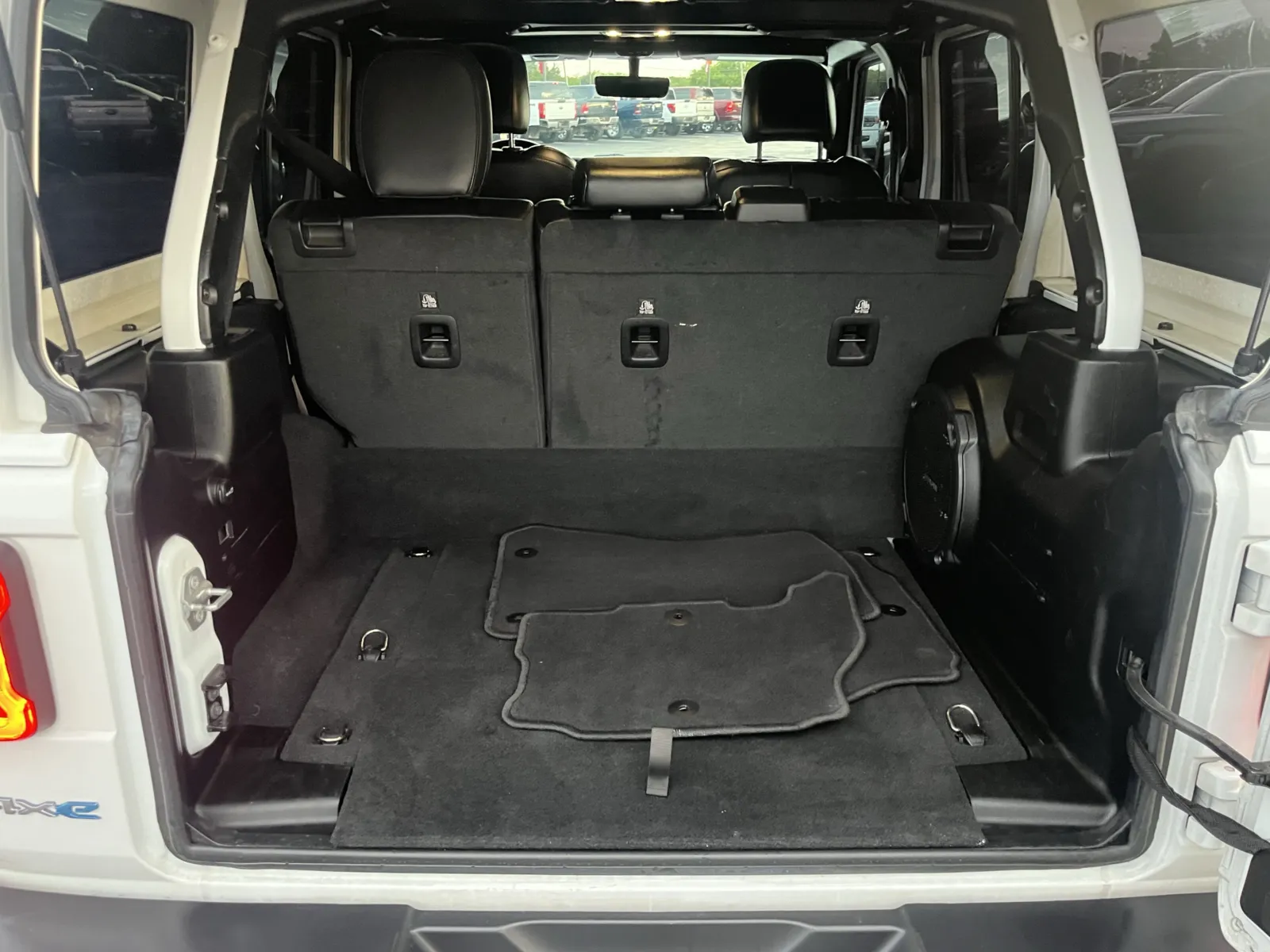 Jeep Wrangler photo 12